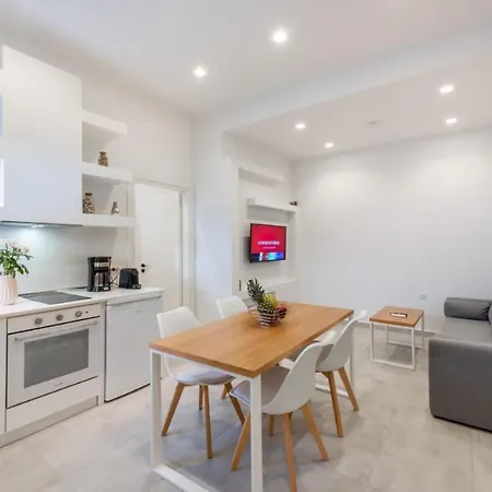 Dias Luxury Homes 公寓 *